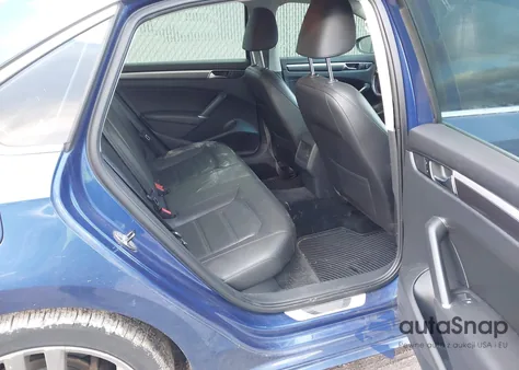 2017 Volkswagen Passat 1.8T R-Line из США, поврежденный, VIN 1VWDT7A37HC037399